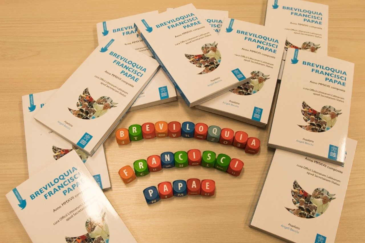 Il libro della LEV sui tweet in latino di Papa Francesco