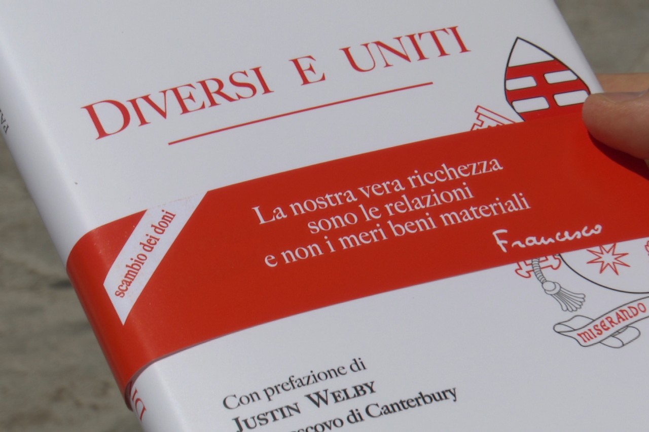 “Diversi e uniti. Com-unico quindi sono”. Libro di Papa Francesco con un testo inedito