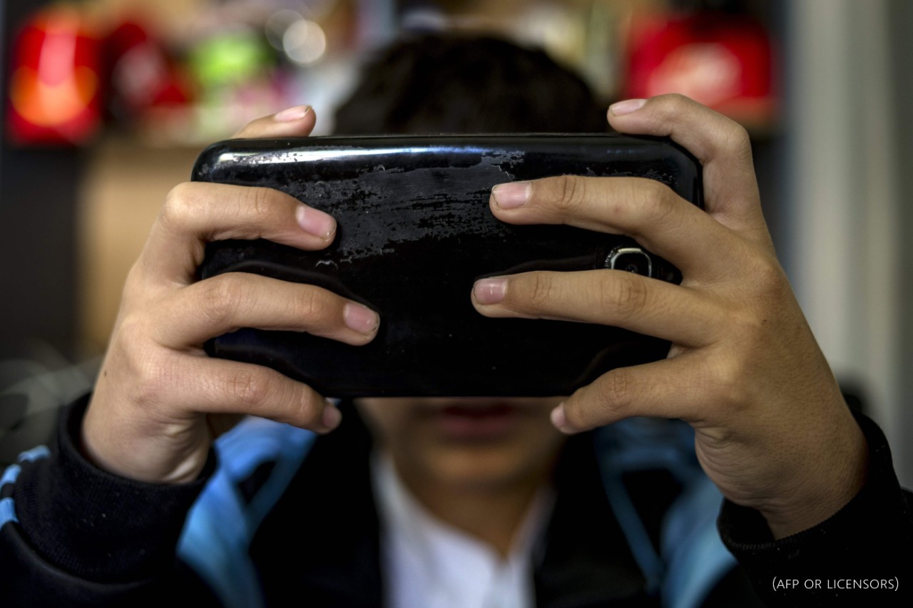 I giovani e la sfida delle dipendenze digitali. Serve alleanza scuola famiglia